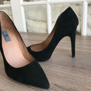 Mia Limited Edition NEVER WORN Black Suede Pumps